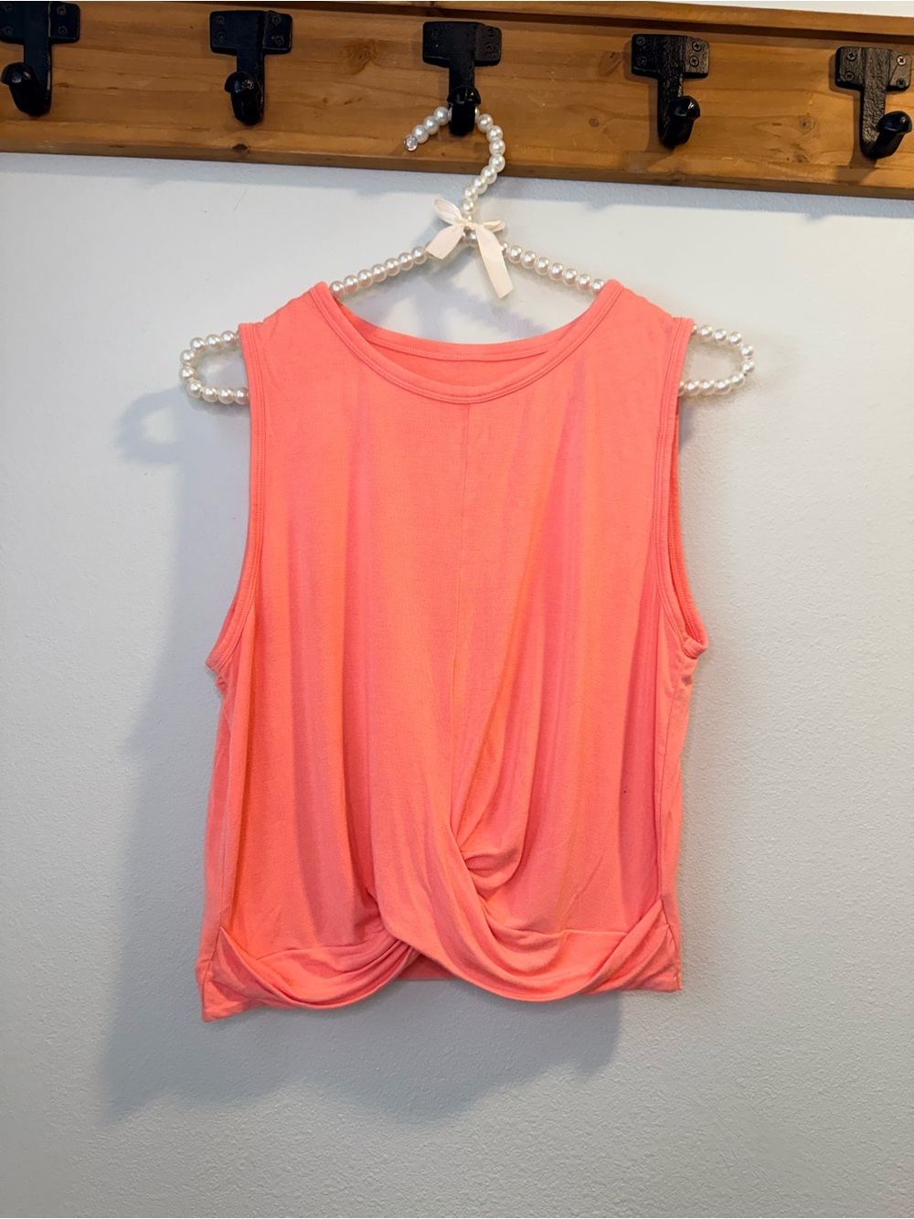 Alo Women’s Coral Twist-Front Sleeveless Crop Top Medium